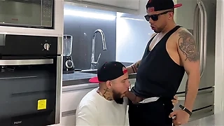 Mi Gymbro despues Del Gym , Nos Sacamos Polar Leche